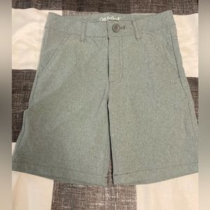 Like new! Boys cat&jack light weight shorts size 6